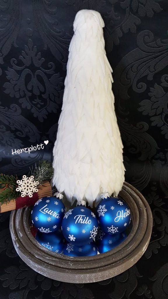 Bild zum Beitrag „Blaue Weihnachtskugeln“