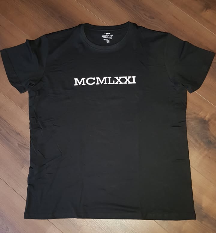 Bild zum Beitrag „Römische Zahlen auf einem Shirt“