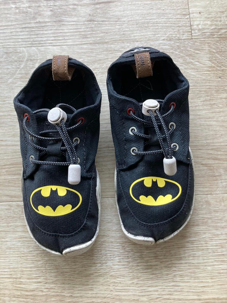 Bild zum Beitrag „Schuhe beplotten“