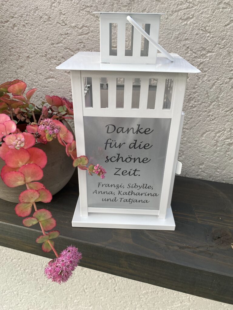 Bild zur Arbeit „Mit Laterne Danke sagen“