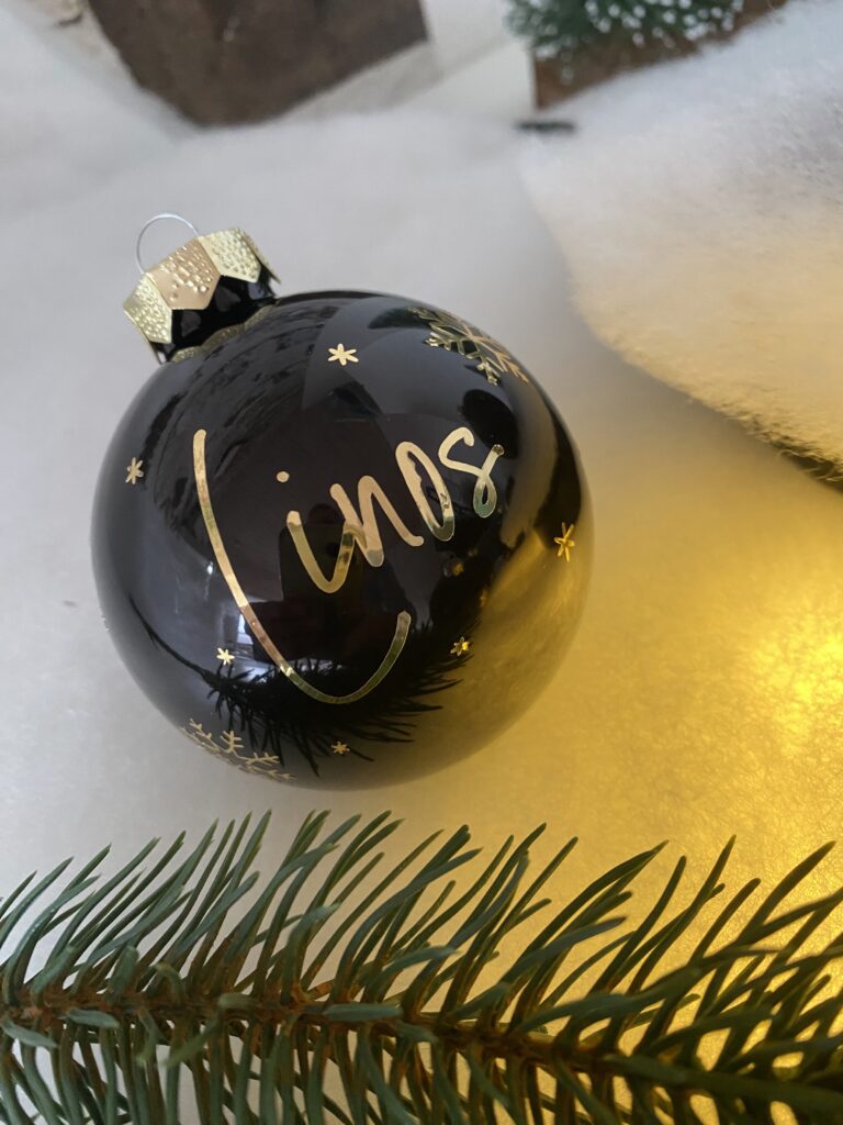Bild zur Arbeit „Weihnachtsbaumkugeln“