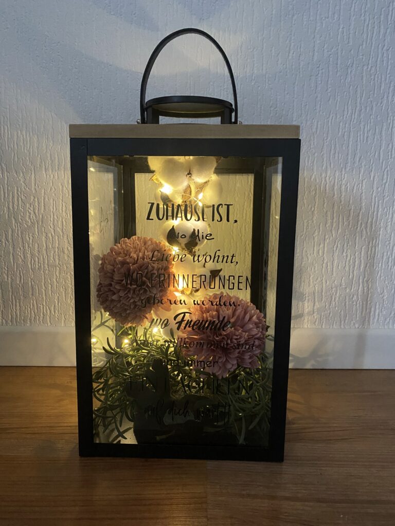 Bild zur Arbeit „ZUHAUSE Laterne“