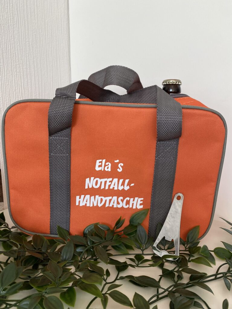 Bild zur Arbeit „Notfallhandtasche“