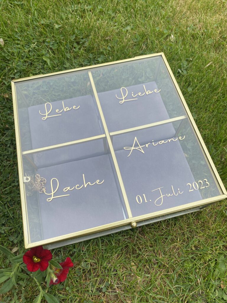 Bild zur Arbeit „Schatulle zu Konfirmation“