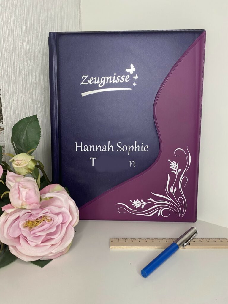 Bild zur Arbeit „Zeugnismappe“