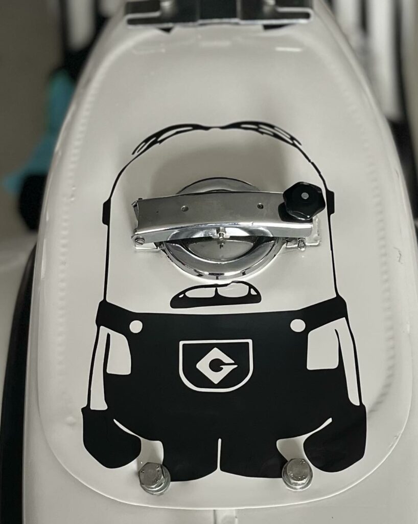 Bild zur Arbeit „Vespa Tank“