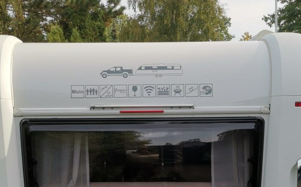 Bild zur Arbeit „Mit dem Wohnwagen unterwegs…“