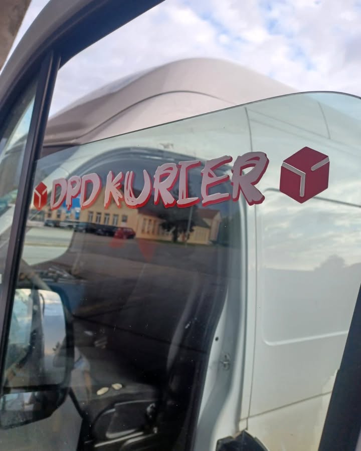 Bild zur Arbeit „Wenn der DPD Kurrier zweimal klingelt…🎁“