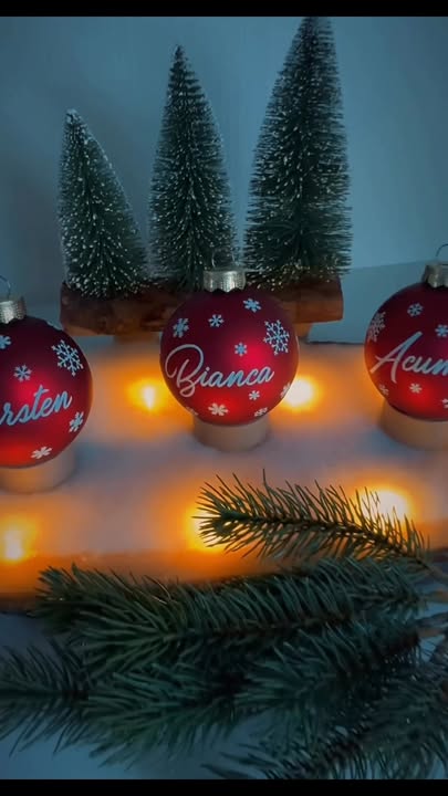Bild zur Arbeit „Personalisierte Weihnachtskugeln“