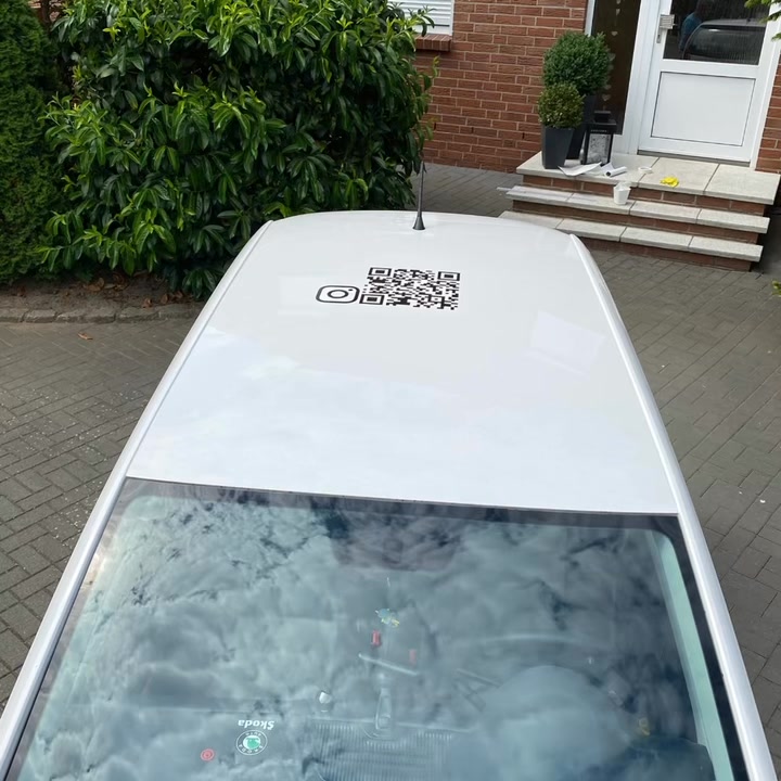 Bild zur Arbeit „Lust auf einen ganz individuellen Aufkleber für dein Fahrzeug? 🚐✨“